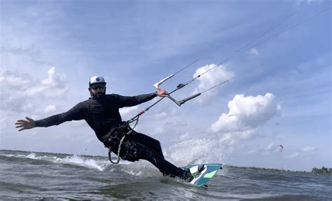 Kiteboarding Instructors or Teachers in Cocoa Beach .